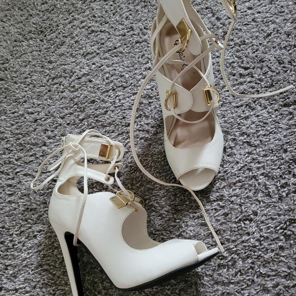 Heels - Picture 2 of 2